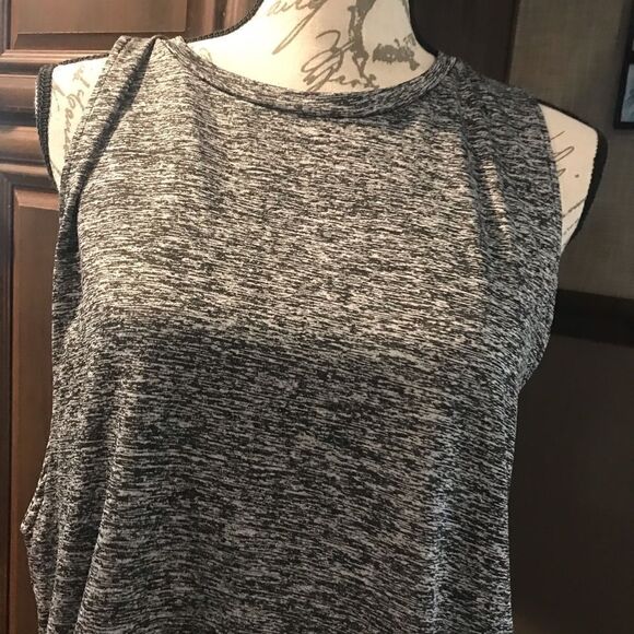 Bundle XL Women's Athletic Tops Two Piece - Picture 14 of 15